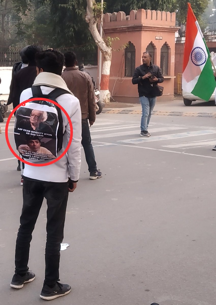 BasharAlig's tweet photo. Aligarh Muslim University students observed #30DaysofAMUAttack as Black Day!
Against the Police Terror &amp; object free hand given by VC!
#AMUVC_MustResign 
#CAA_NRCProtests #caa_नहीं_चलेगा #सलाम_शाहीन_बाग    #शहर_शहर_शाहीनबाग़ #हर_शहर_शाहीन_बाग https://t.co/M9XoNYjJDl