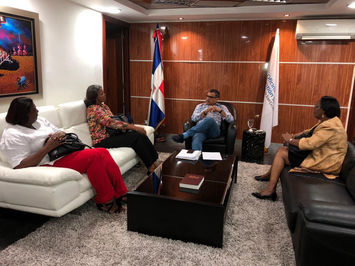 TommyGalanG's tweet photo. Interesante conversatorio he sostenido von tres integrantes del sector salud de la ciudad de San Cristóbal.

Dialogué con las hermanas enfermeras Daysi y Luz Plascensio, y las acompanó Marina Maríñez.

#GraciasPorEsteMomento https://t.co/4aEf5YFhbH