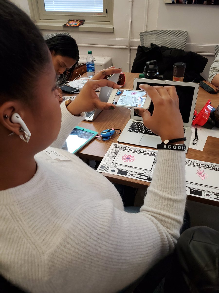 TechSavvy_Teach's tweet photo. More of our participants using @quivervision
#VR #VRChat #VirtualReality #VirtualPhotography #teachingstem2020 #district75 @LizTd75 https://t.co/A3IC9m0f6W