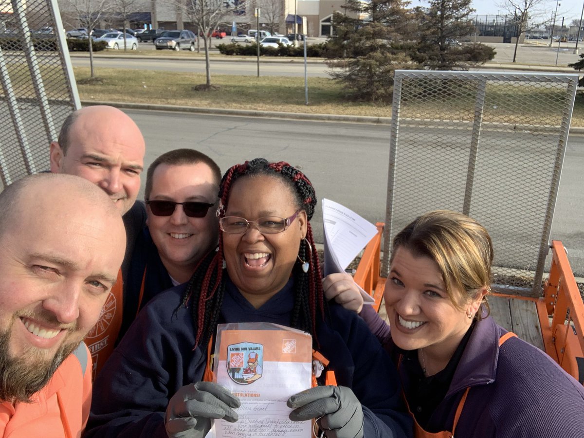 rmarl17's tweet photo. Thank you to @SueSamuels701 for sharing her knowledge with the team here @THDMadisonHTS and recognizing The Amazing Alicia from D25 for her support in D78. Alicia had a perfect 100% in damage waivers! @McFarrenGary @SWHR33 @Dave_Dawber https://t.co/GnA5rUP3EW