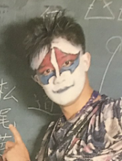 kawuo01's tweet photo. 昭和時代の餃子大王で白塗りメイクしていたこと。

 #なかったことにしたい記憶 https://t.co/7X0D1cMFZ1
