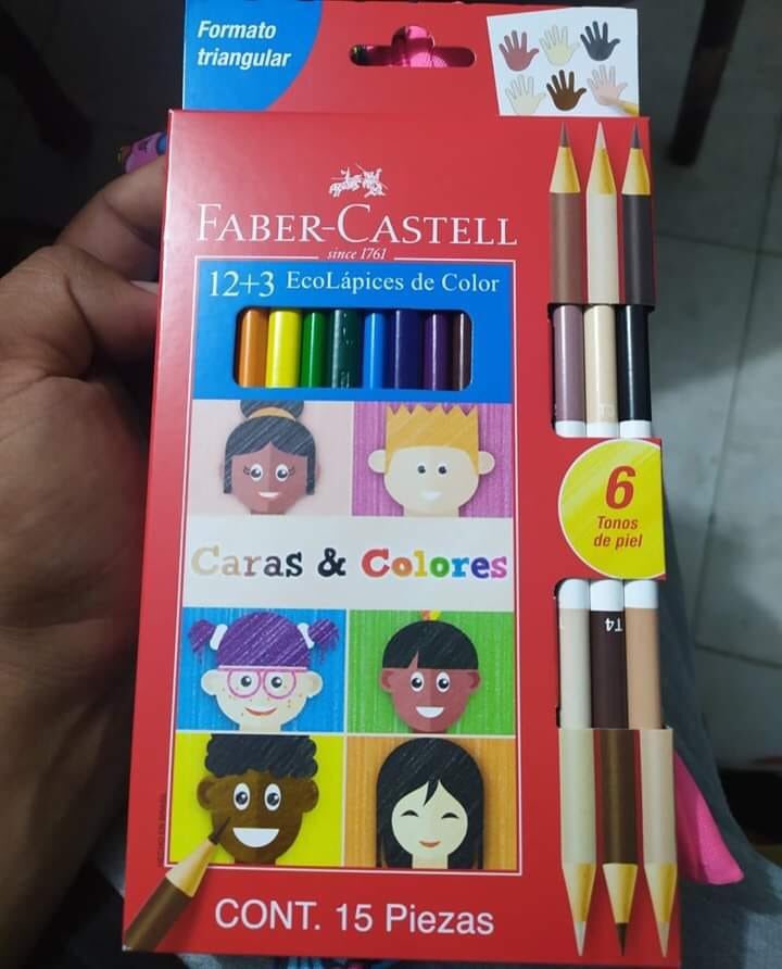 Claudia_Jordan's tweet photo. Cachense está, ahora los niños podrán colorear el #ColorPiel
👏🏼👏🏼👏🏼👏🏼👏🏼👏🏼
La foto la saque del Face, pero díganme que es buena idea ☺️
Que mamá o papá no le pidió a su hijo pintar color Piel ☺️ https://t.co/89j6RKbkXU