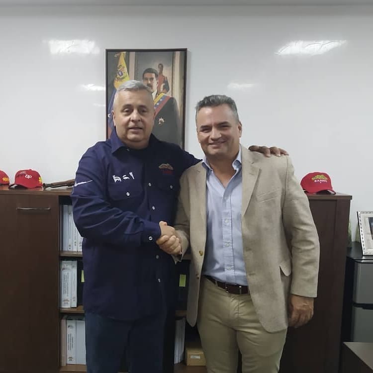 Hoy estuvimos en una productiva reunión con el Ministro de Obras Públicas @raulalfonzoparedes , donde acordamos  trabajar con  @Barrio_Tricolor y <a href="/MppObras/">MPP Obras Públicas</a> en la construcción de 2 Grandes Obras; el Par Vial Araure - Agua Blanca y la Avenida Cuatricentenaria del Municipio Páez.