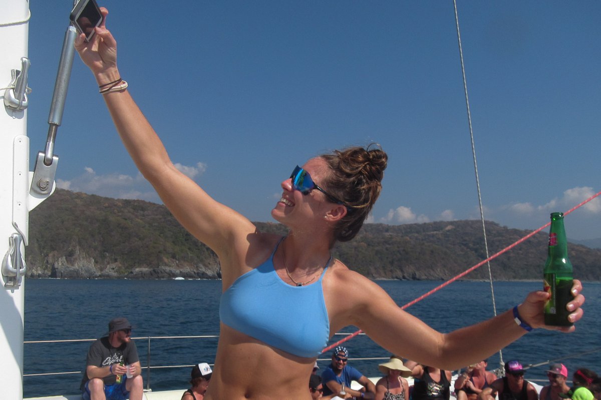vbvacations's tweet photo. #SOB54 7th Ixtapa Volleyball Vacation Pro is Kerri Schuh, doing her 2nd SOB trip to Ixtapa. From WI she has 2 5th's with @AJanelleAllen. She is now back in WI (still trains in CA) where she launched her new business Sandbox Volleyball in WI #SOBVolleyballVacations #SOBIxtapa2020 https://t.co/6V00Al8j9G