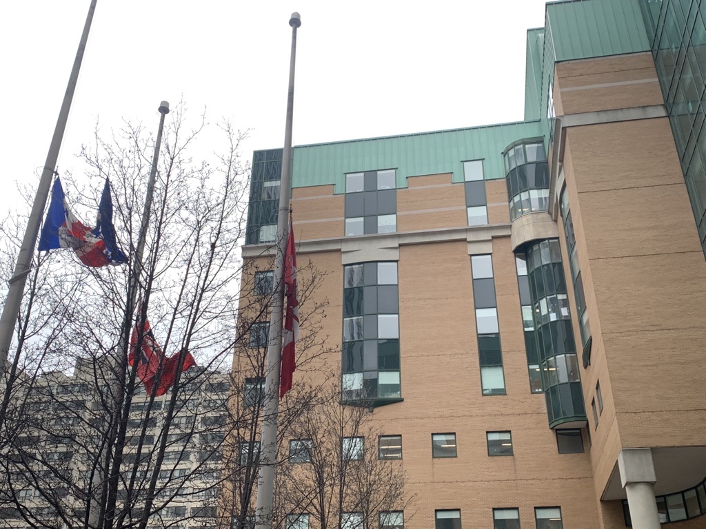 SickKidsNews's tweet photo. Today, SickKids, along with Canadian universities and many of our fellow hospitals, observed a moment of silence to honour all those who lost their lives on #UkraineFlight752. We stand in mourning with Canada and the rest of the world. https://t.co/rfHCTapcKU