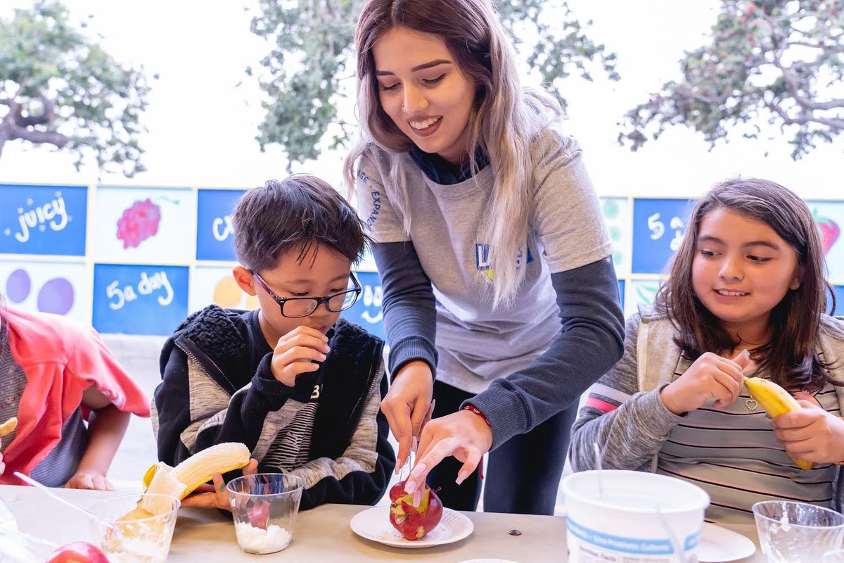 LAsBEST's tweet photo. Happy 15th bday @common__threads We are grateful for our partnership that brings nutrition education to thousands #lasbestafterschool students & families. Your programming & support at our Family Health Festival has a lasting impact. #losangeles #cookingforlife15 https://t.co/dWeO2h9GHy