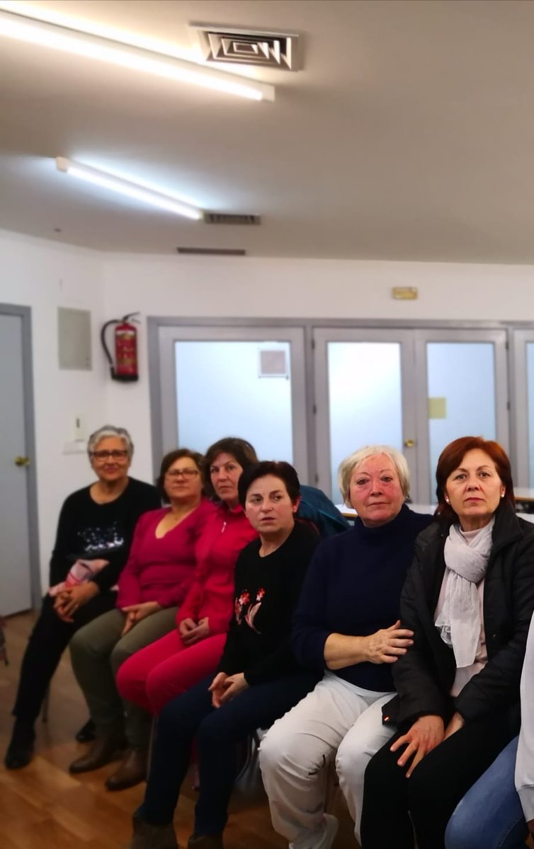 nuestra primera asamblea del año, tomando decisiones y preparando próximas acciones, reuniones, concentraciones ,  vamos sumando, bienvenidas a las que por primera vez han venido a una asamblea con motivaciones a seguir adelante con nuestros propósitos.✊👭