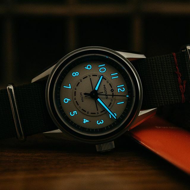 edjelleydotcom's tweet photo. Should 2020 be year of the #lumeshot ? It’s something I’ve been wanting to work on and I’m super happy with how this one of the @noduswatches Sector Field came out. Hands-on coming soon to @wornandwound! https://t.co/PYJfOCCwq9 https://t.co/l3yN9OKWN5