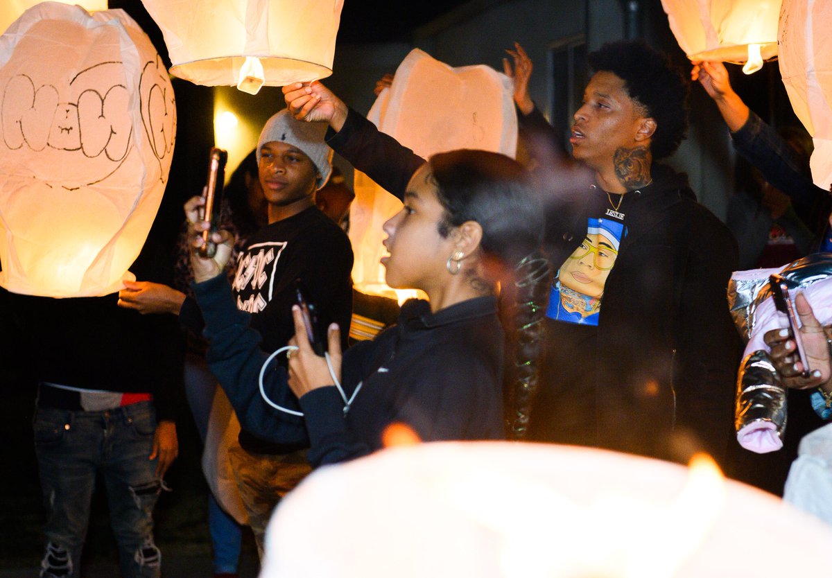EAxGML's tweet photo. We lit up the sky for you baby #Longlivenene https://t.co/kIv6Uqcldc