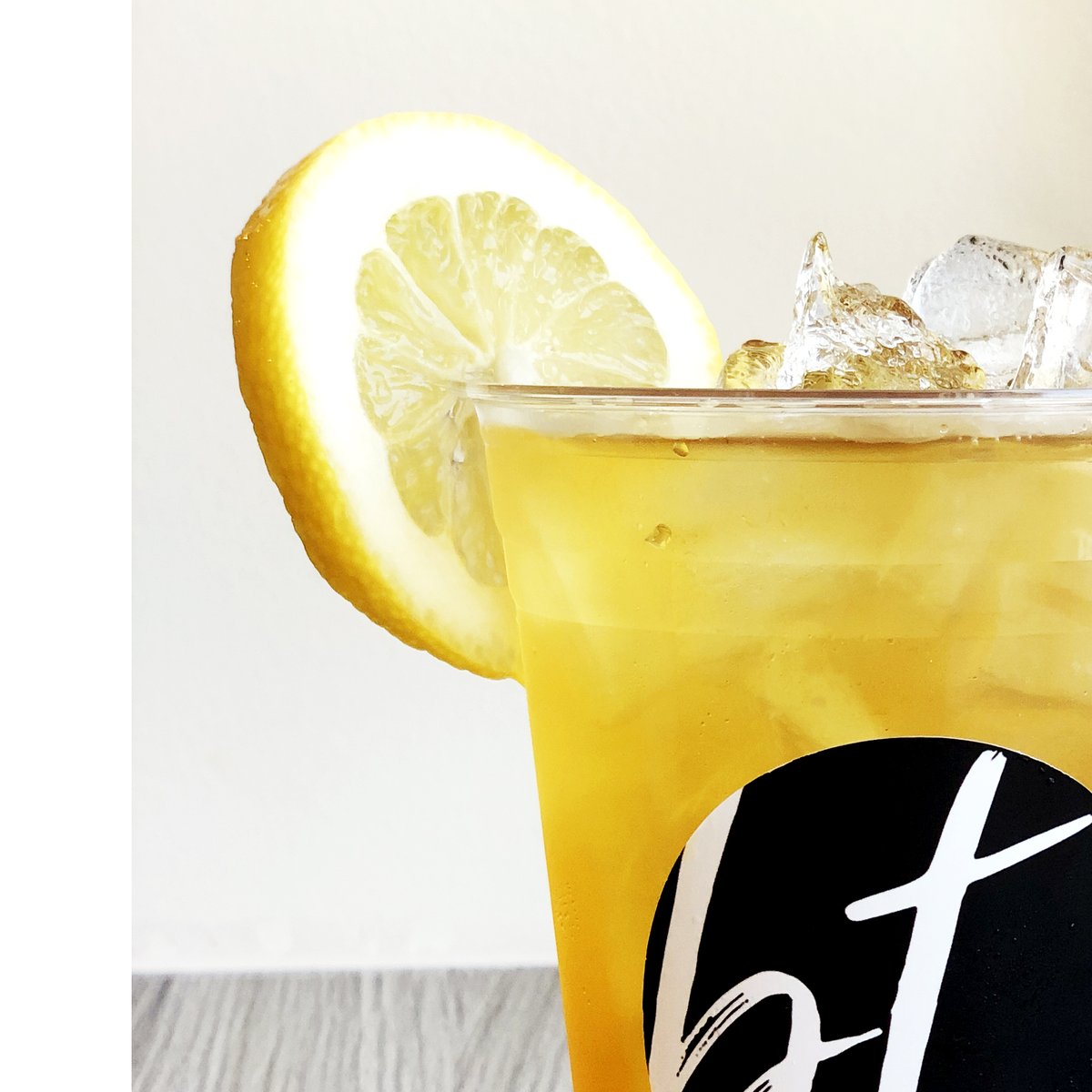 bubble_and_tea's tweet photo. While your drink is shining ✨just like a work of art 💫
 📍Bubble &amp; Tea
 🌈Friday：Free 【 UPGRADE 】
 ⏰Business Hour 【 Friday - Sunday: 11 am - 8 pm 】 https://t.co/t4xMExclq6