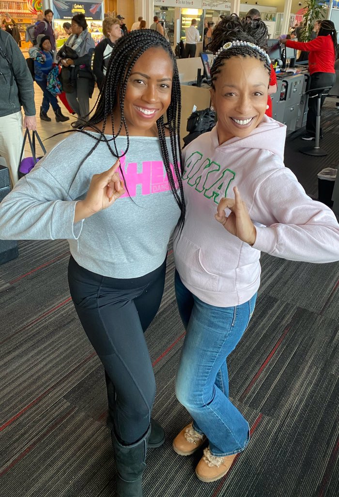 MagicMarguerite's tweet photo. Blessed to be with my illustrious Soror on this fabulous AKA Founders Day 2020! Celebrating 112 years of sisterhood and service. #AKA112 #AKA1908 #SkeeWee #ThisIsASeriousMatter #FirstAndFinest #InEverySingleWay 💗💚 https://t.co/c56adqLQKt