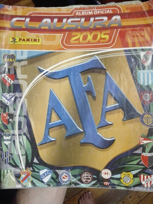 Por inspiración de @CaminoQatar (sigan esa cuenta), y en gran medida por nostalgia, comparto algunos personajes del álbum de figuritas del #Clausura2005🇦🇷 de <a href="/PaniniArg/">Panini Argentina</a>, una pieza de colección que está a punto de cumplir 15 años.