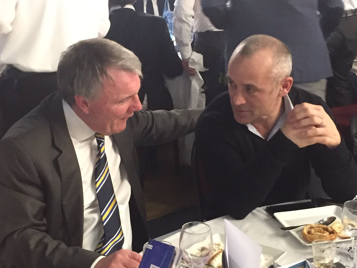 Berger81Eric's tweet photo. #Toulouse #rugbyXIII Table ovale du Toulouse Olympique avec de nombreux invités : Didier Lacroix président du Stade, Thomas Castaignède et le président du club de Leeds. Le club est prêt pour une saison à Ernest-Wallon @TOXIII @RodolphePires https://t.co/JRANznMT4D