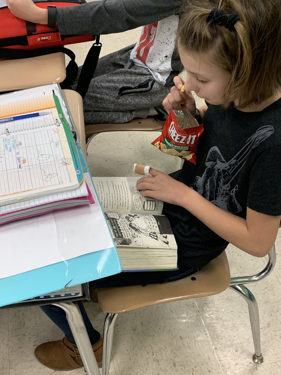 holt_RHS_MathIn's tweet image. There’s just nothing quite like a good book! @LES_Panthers #fifthgradereads