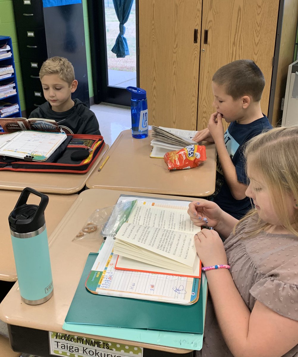 holt_RHS_MathIn's tweet image. There’s just nothing quite like a good book! @LES_Panthers #fifthgradereads