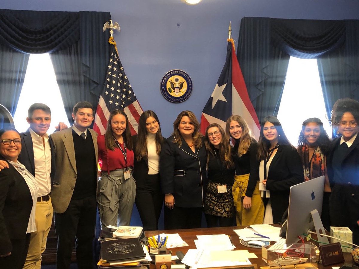 Un placer recibir a estudiantes Seniors del Colegio TASIS en Dorado en su viaje a la Capital federal como parte de clase de gobierno y experienia educativa.