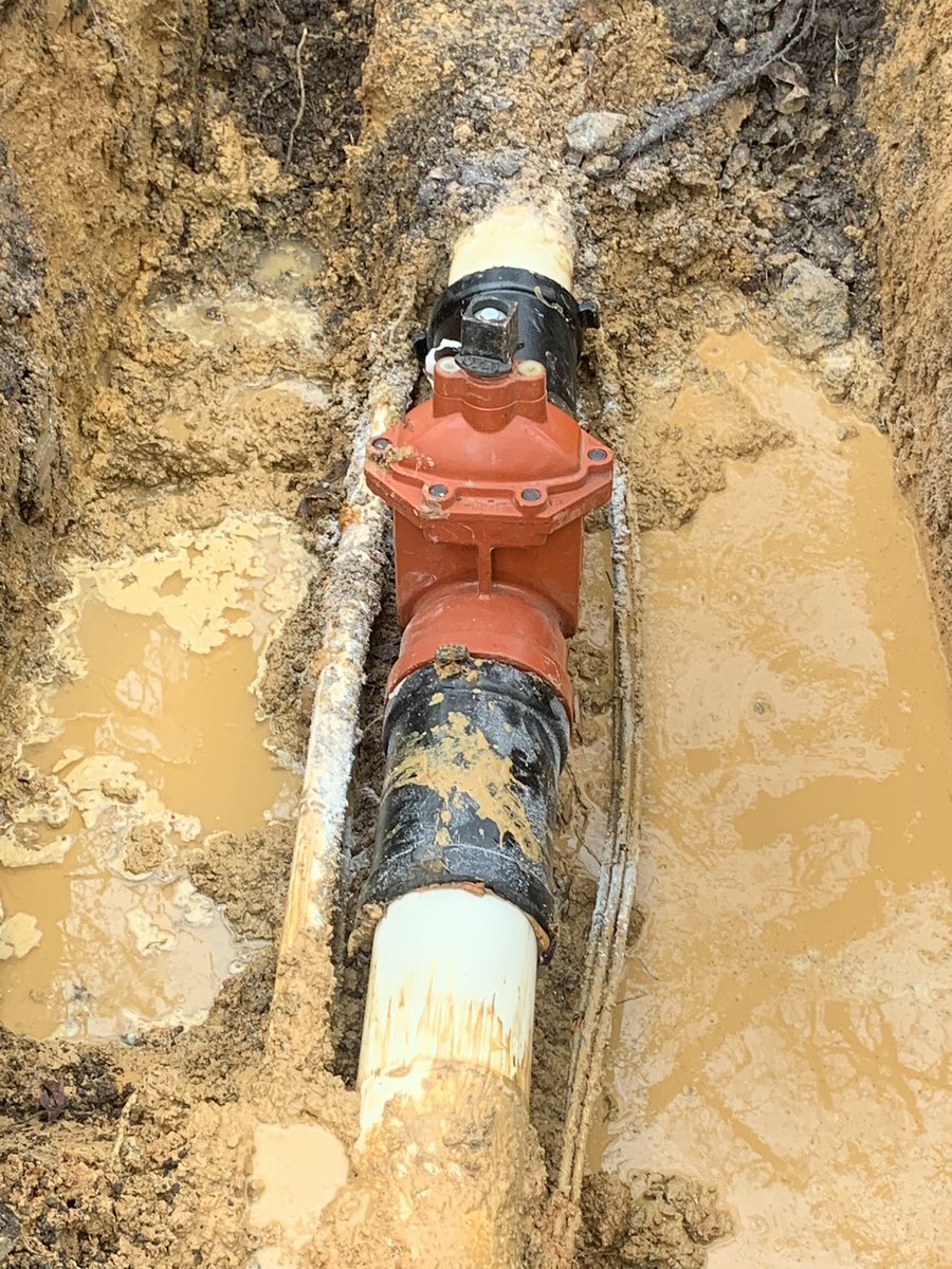 clayshelton3's tweet photo. Better weather today. Started knocking out some of our to-do list items at Greystone Founders. @bcornelius2 @hunteromary_12 #hydraulicirrigation #newvalves https://t.co/wFOKea0amW