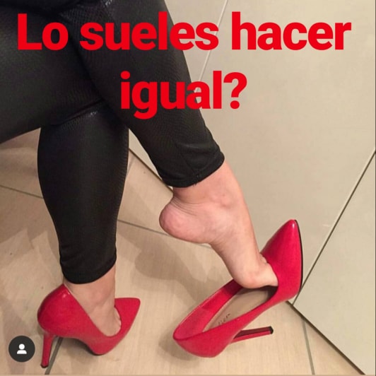 descalza bajo la silla (@dede2100) on Twitter photo 