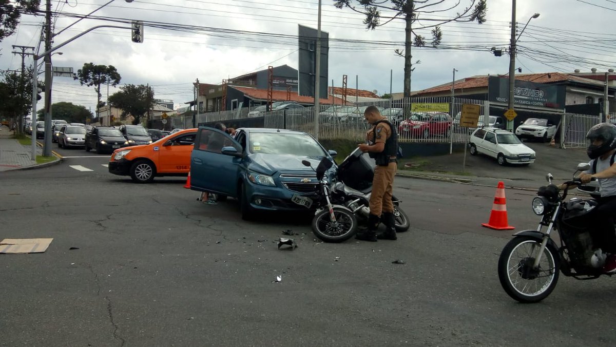 MOTORISTA DE APLICATIVO AVANÇA PREFERENCIAL E ACERTA MOTOCICLISTA EM CRUZAMENTO 

programa190.com.br/2020/01/15/mot…

#Programa190