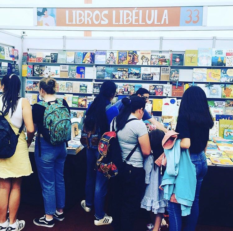 traukocomics's tweet photo. #Traukocomics en la Feria del libro de Viña del Mar, en el local LIBÉLULA por todo Enero https://t.co/FtuA4v4R1T