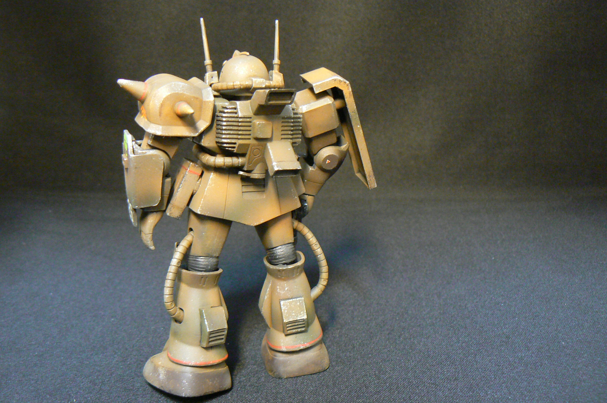 Katsu Ms 06d ザクデザートタイプ完成 合わせ目処理をして軽く汚しました デザートザクは作っていたがこのタイプにするの初めてかも Msvの夜明け 旧キット ザクデザートタイプ T Co Eubbpwife0 Twitter
