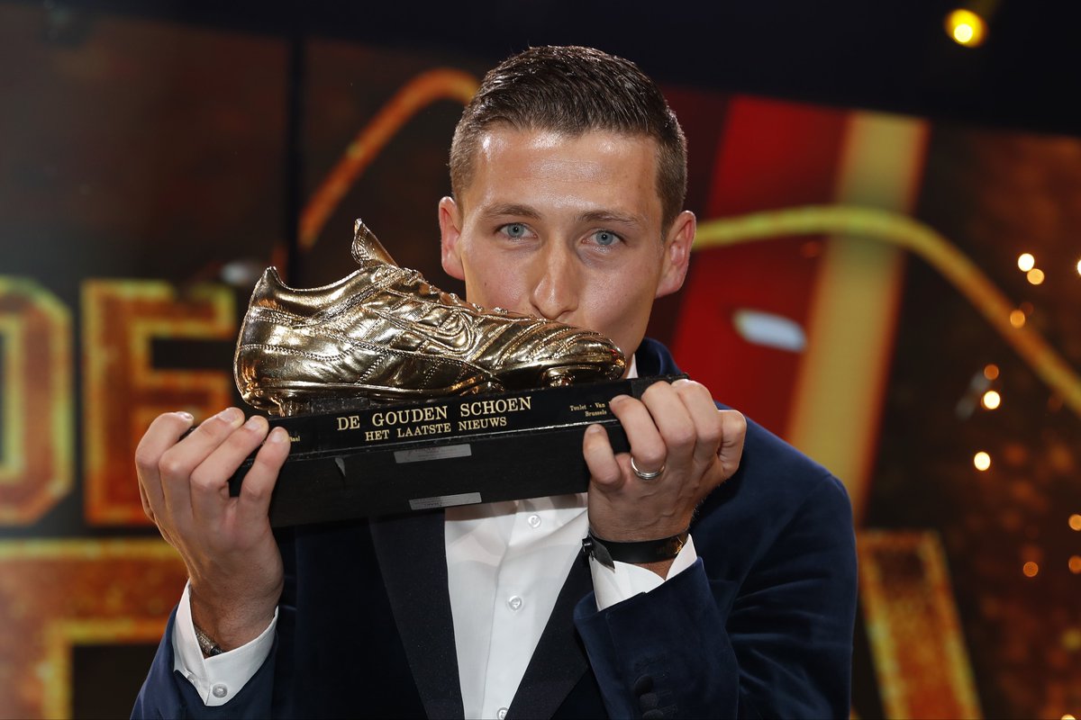 That makes 2️⃣ 😍 <a href="/VanakenHans/">Hans Vanaken</a> is Magic! #GoudenHans!