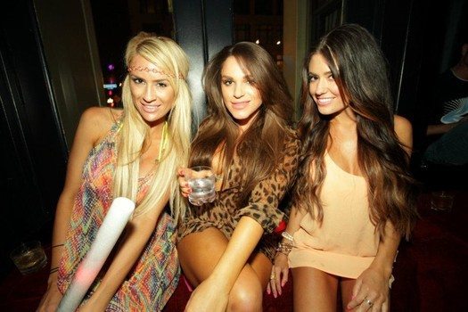 JayAkron's tweet photo. New to Swinging or just curious? Get my list of "how to find swingers" tips here ➡️https://t.co/Ni723mKmfK #SanDiego #swingers https://t.co/Wv3jfQvql0