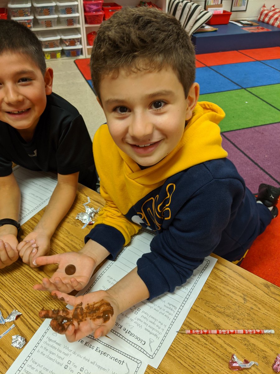 MrsSharrock's tweet photo. Hershey Kiss Heat Energy experiment #tbirdfam https://t.co/dKlb2w0r8A