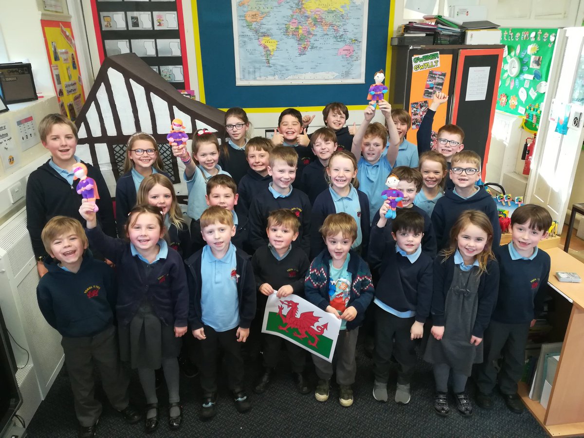 Ysgol Y Fro (@ysgolyfro) on Twitter photo Prowd iawn o blant Ysgol Y Fro yn ennill gwobr arian y Siarter Iaith!!! 🏴🏴🏴🏴🏴 <a href="/Siarteriaith/">Siarter Iaith Gwynedd</a> <a href="/SerenaSbarc/">Seren A Sbarc - Siarter iaith</a> Prowd iawn o blant Ysgol Y Fro yn ennill gwobr arian y Siarter Iaith!!! 🏴🏴🏴🏴🏴 <a href="/Siarteriaith/">Siarter Iaith Gwynedd</a> <a href="/SerenaSbarc/">Seren A Sbarc - Siarter iaith</a>