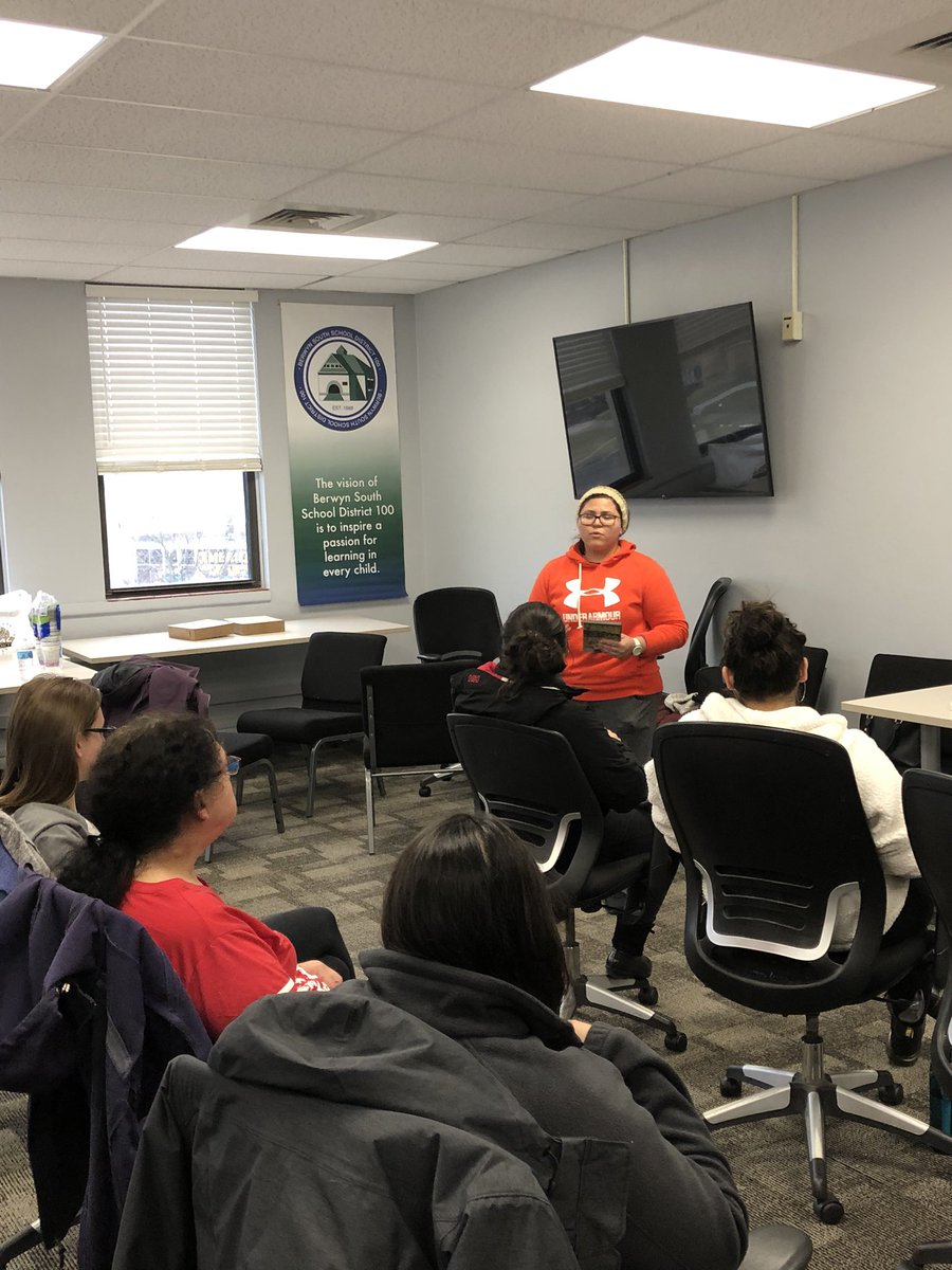 BeaMaldo310's tweet photo. Film screening of the film #preciousknowledge to engage in critical conversations about race, class, civil rights and the educational experiences of Latino youth, SO to @GEscobedo2013 @cscottHIA for organizing and thanks to all who attended! @maryhavis https://t.co/R6a0P7NCYd