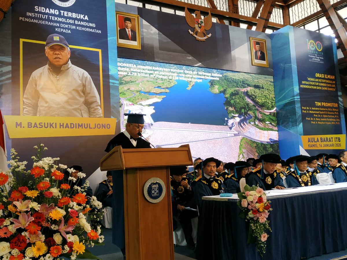 Pagi ini tengah berlangsung sidang terbuka penganugerahan gelar kehormatan kepada Menteri PUPR Basuki Hadimuljono dari  @itbofficial