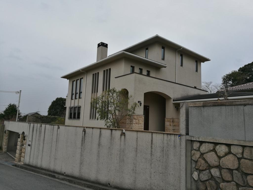 すばら Twitter પર 阪急神戸線 芦屋川 駅山側は高級住宅街である 最近でも豪壮な邸宅が多くある 一見して普通でない家