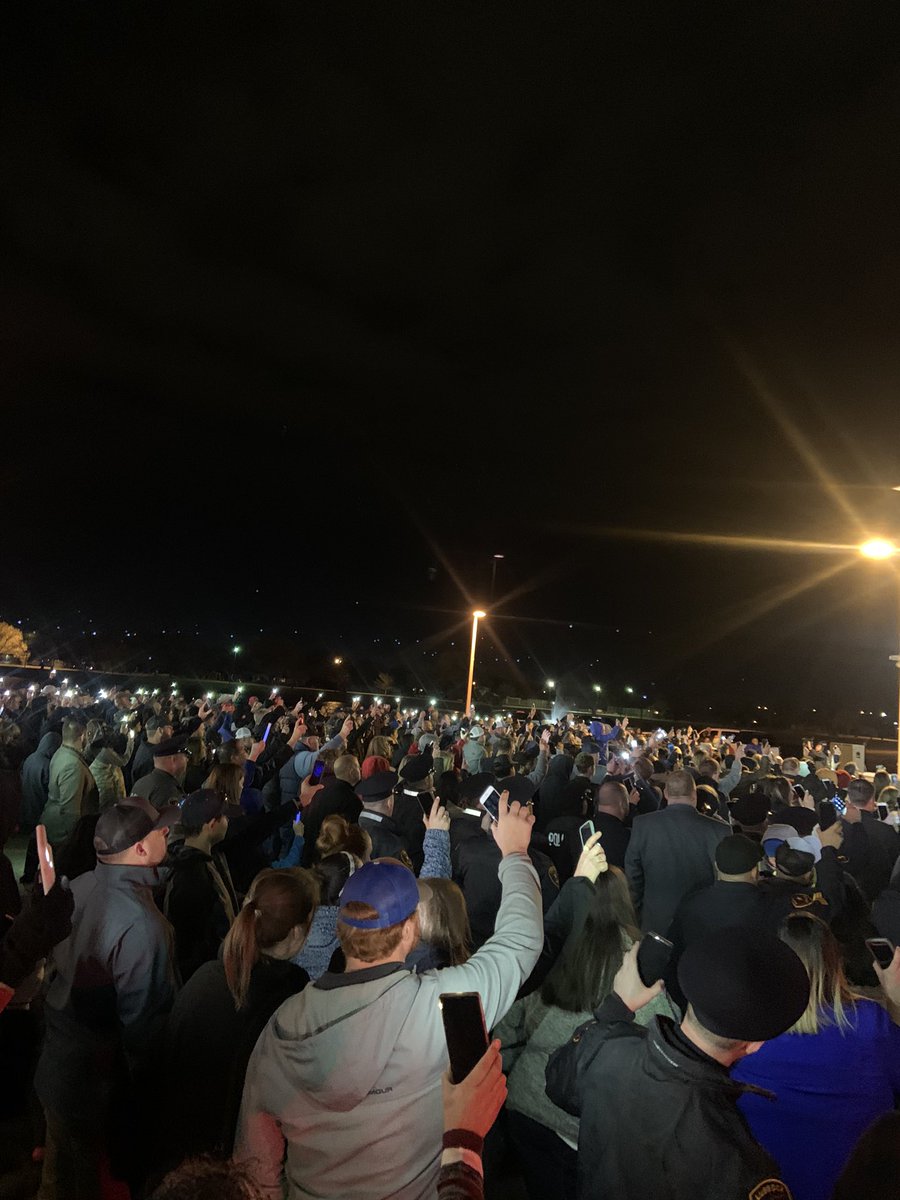TxDPSNorthwest's tweet photo. Candle light vigil for LFR Lt. Eric Hill and LPD Ofc. Nicholas Reyna https://t.co/3KrZhhtZol