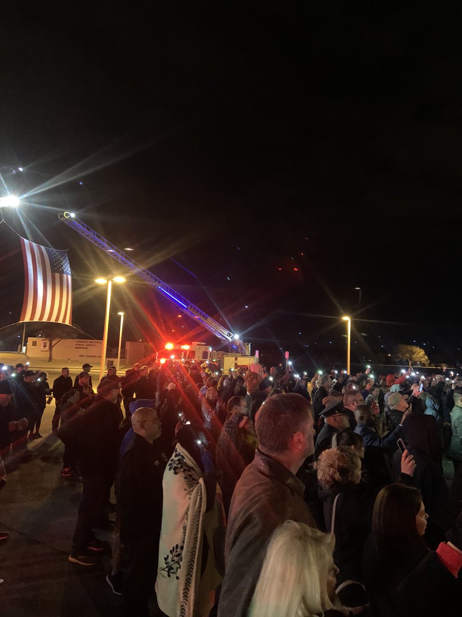 TxDPSNorthwest's tweet photo. Candle light vigil for LFR Lt. Eric Hill and LPD Ofc. Nicholas Reyna https://t.co/3KrZhhtZol