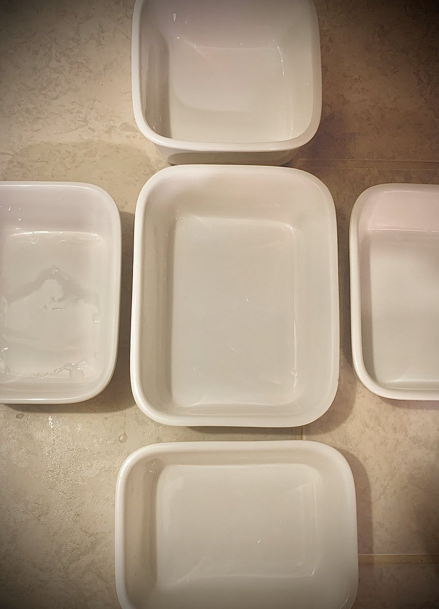 Just prepped mini dishes for individual servings of rolled lasagna!!! 🥰🥰🥰🥫🥫🥫

#lasagna #lasagnarolls #italian #family #mealtime #catsnbearz
 #liveauthentic #foodbeast #eeeeeats #feedfeed #dailyfoodfeed #onthetable #lifeandthyme #f52grams #famfirst #famiglia #dallastx #mydtd