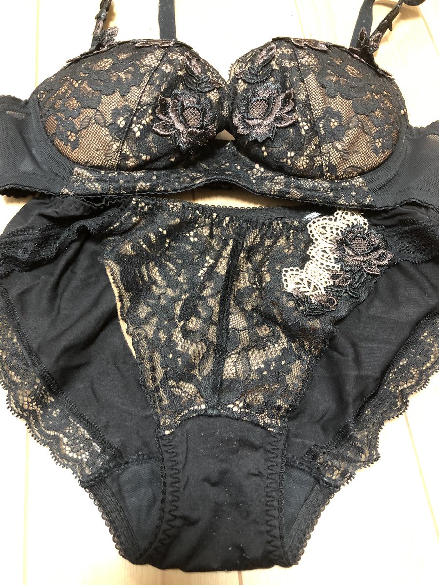 NjZbh's tweet photo. No.13ワコールパルファージュブラd65ショーツM。普段から着用している。下着です。5000円 https://t.co/9F8axZs473