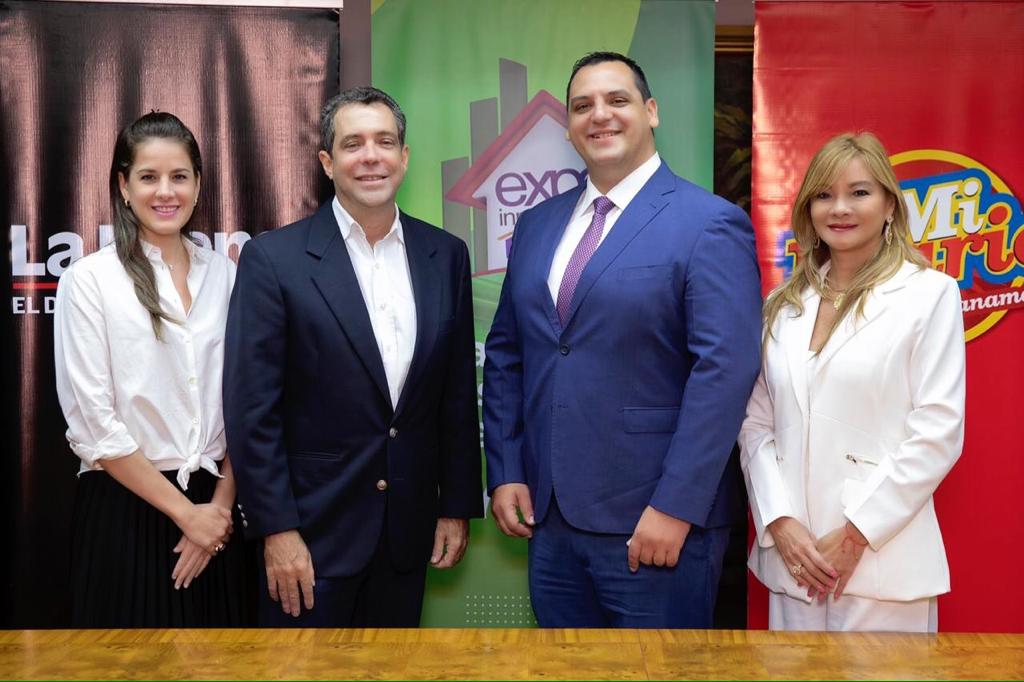 expoacobir's tweet image. Firma de Patrocinio con la @prensacom 
Foto: Soodabeh Salence de Chassin Gerente Senior Comercial de Corp. La Prensa; Juan Carlos Planells Gerente General de Corp. La Prensa; Esteban Ripoll Director de Expo Inmobiliaria Acobir 2020 y Xenia Kwai Ben Directora Ejecutiva de Acobir