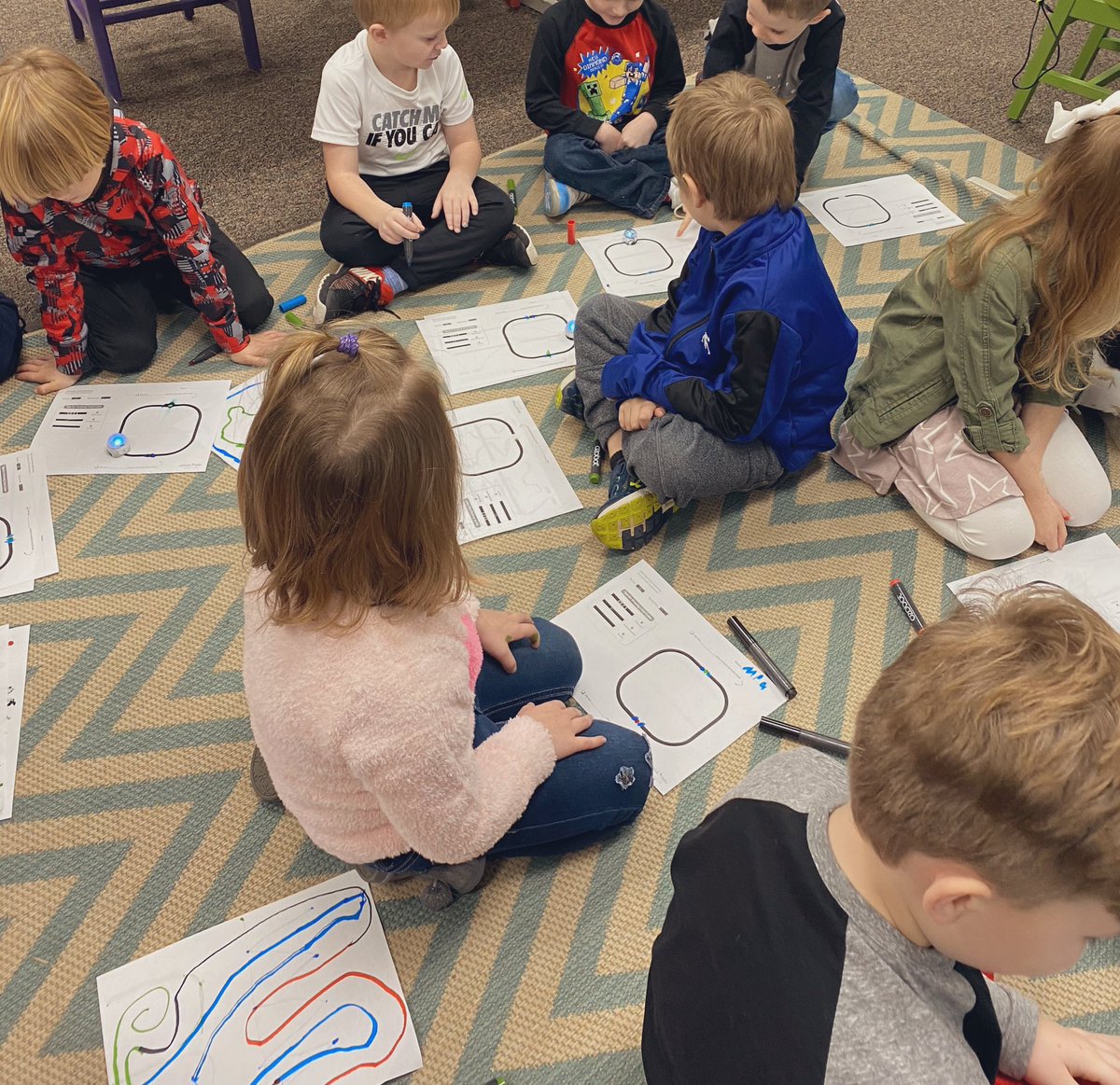 FLtechteach's tweet image. Just when they thought @Ozobot couldn’t possibly get more fun, we introduced color codes! #codinginkinder #robotics #STEM