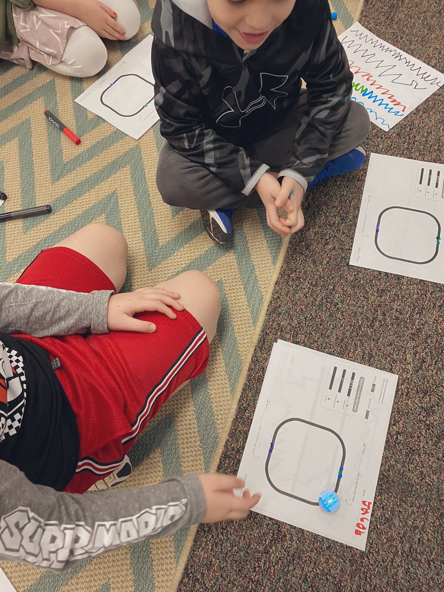 FLtechteach's tweet image. Just when they thought @Ozobot couldn’t possibly get more fun, we introduced color codes! #codinginkinder #robotics #STEM