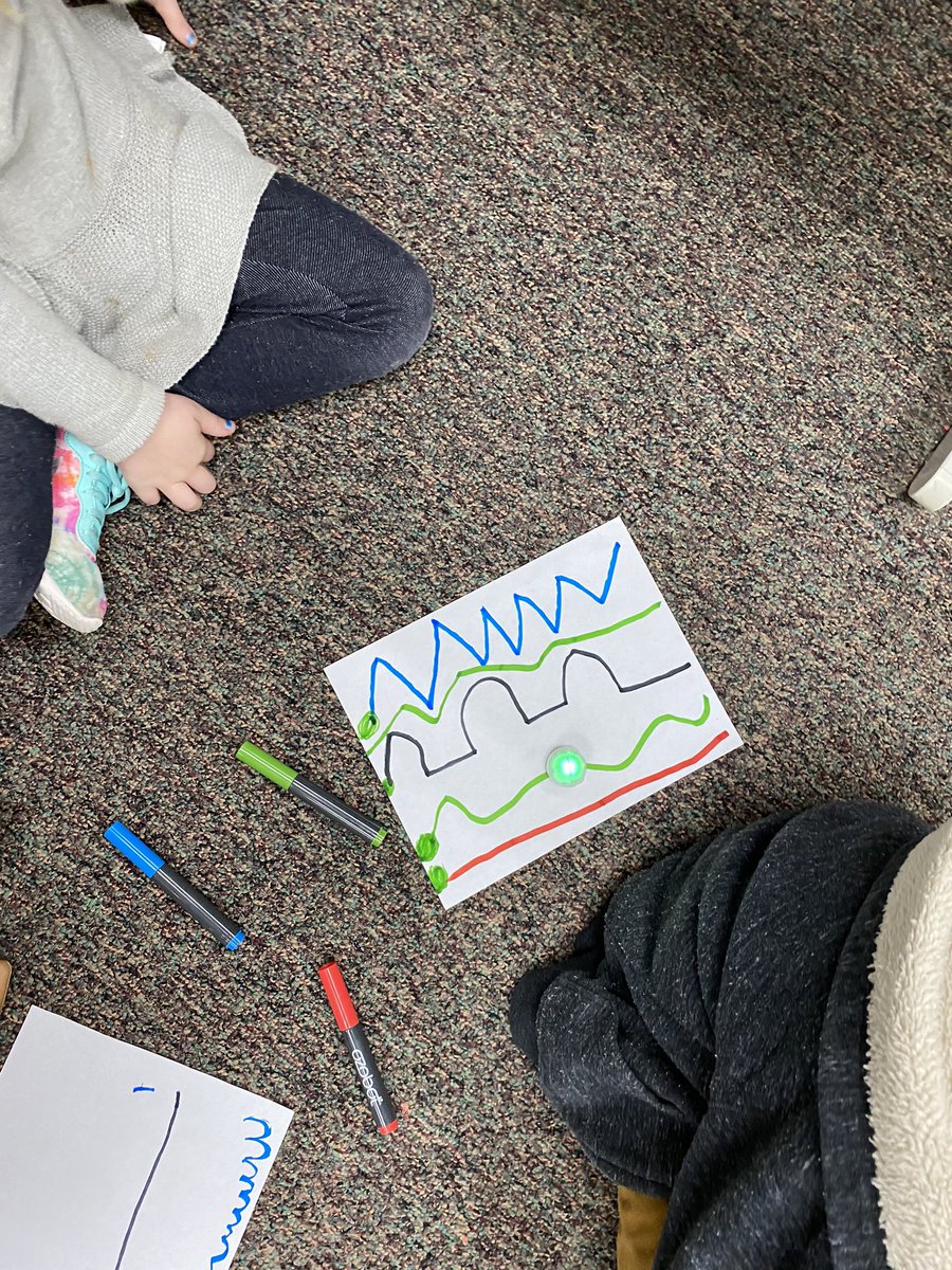 FLtechteach's tweet image. Just when they thought @Ozobot couldn’t possibly get more fun, we introduced color codes! #codinginkinder #robotics #STEM