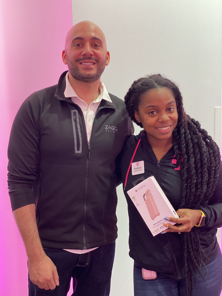 kimmyde05's tweet photo. Thank you @themophieguy  Felix came by today and hooked me. I wanna thank @TChainzDC  for introducing me. You are the man ☺️😉 #teammagenta https://t.co/st1Uyu5VT1