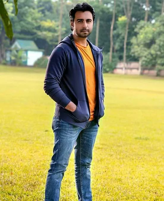 MamunTawsif's tweet photo. .....প্রতি মূহুর্তে ভাঙ্গি গড়ি
      প্রতি মুহুর্তে বাঁচি

      নিজের বলতে কেউ না থাক
      আমার আমি আছি....... https://t.co/ijbb9F0lL7