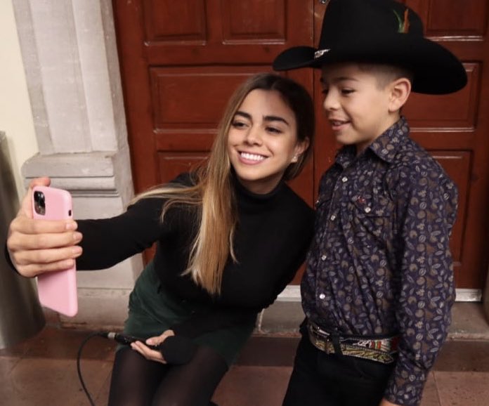 NahoCarrillo's tweet photo. Hoy platiqué con Robertito, ganador de La Voz Kids, chequen la entrevista 🥰👇🏻💙 #TeamLucero #RobertoXavier
https://t.co/CNqFsL3T5m https://t.co/MEiUe0dc7r