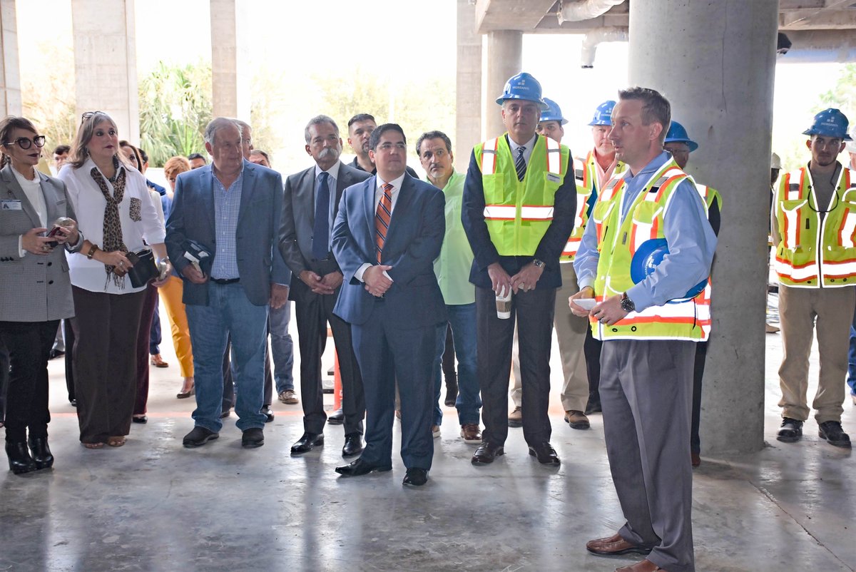HidalgoCountyTX's tweet photo. The new courthouse is 50 percent complete, on time and on budget. The final beam was raised to the rooftop today and county officials joined with the CMAR in celebrating with workers in a Topping Out ceremony. @MorgantiGroup @TexasCounties @NACoTweets #CountyGovInAction https://t.co/3liFGXEDnB