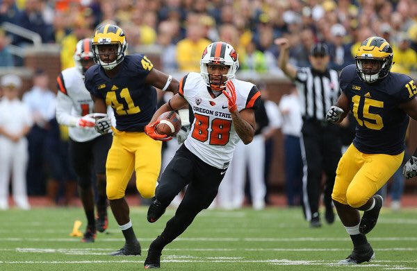 IsaiaGlass's tweet photo. Blessed to say I have received an offer to Oregon State University. Huge thanks to @FBCoachM for giving me this opportunity. @BeaverFootball @BeavRecruiting @TSchureman https://t.co/FAYpTwKbdx