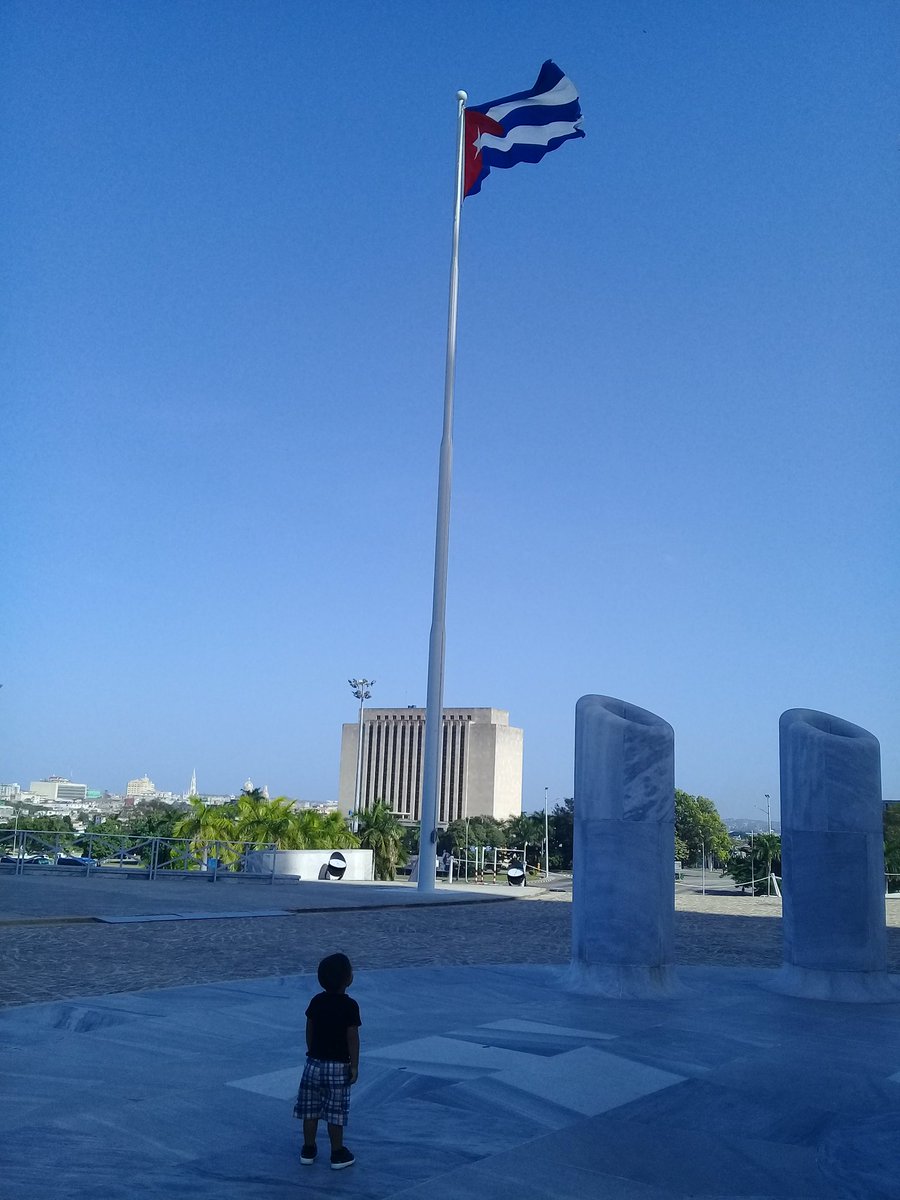 Melissa28948367's tweet photo. #VivoAgradecida
la alegria me obliga
a confezar lo que siento,
hoy mi pensamiento
se siente en deuda con mi 💖
anhelo gritar a los 4 vientos
#QueAmo con montón de razones,
gracias a mi hermosa #Tierra,
a #MiFidel, al #Apostol
mi príncipe azul para siempre
ilumina mis días. #TeAmo https://t.co/fQksKMNeIe