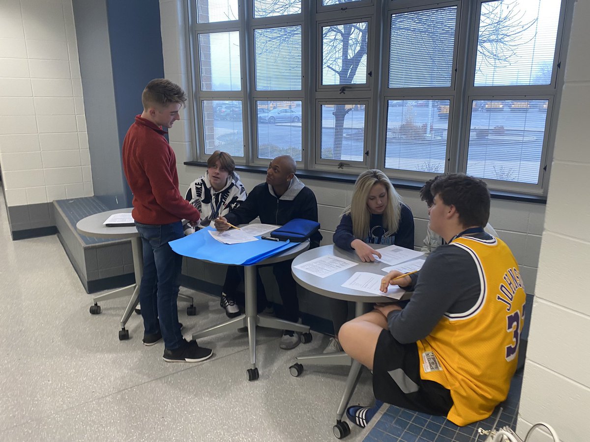 <a href="/PMHSco2022/">PMHSco2022</a> coming together with <a href="/mariadelon/">Maria Delon</a> and @PMHSCOACHSLOAN for some Peer to peer collaboration during Blu63. Thank you, Falcons! #wegrowkids
