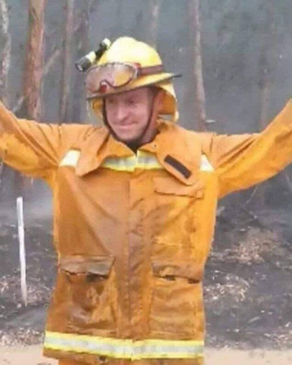 _SJPeace_'s tweet photo. Muslims were not only on the front lines of every relief effort against these bushfires but they also performed Salat Ul  Istasqa, a special prayers for the rain, &amp; now it is raining in Australia.😭

Humanity ❤

(Also if you don't know a Muslim or have a friend that is, follow) https://t.co/7UU1V1Xu7e