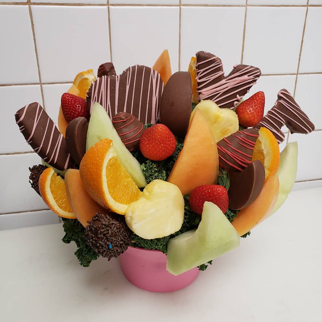 IsabellaCreate's tweet photo. Pre order your loved one a chocolate covered fruit baskets for Valentine's!
Call today 3474648845 https://t.co/wXsf9JtCxO