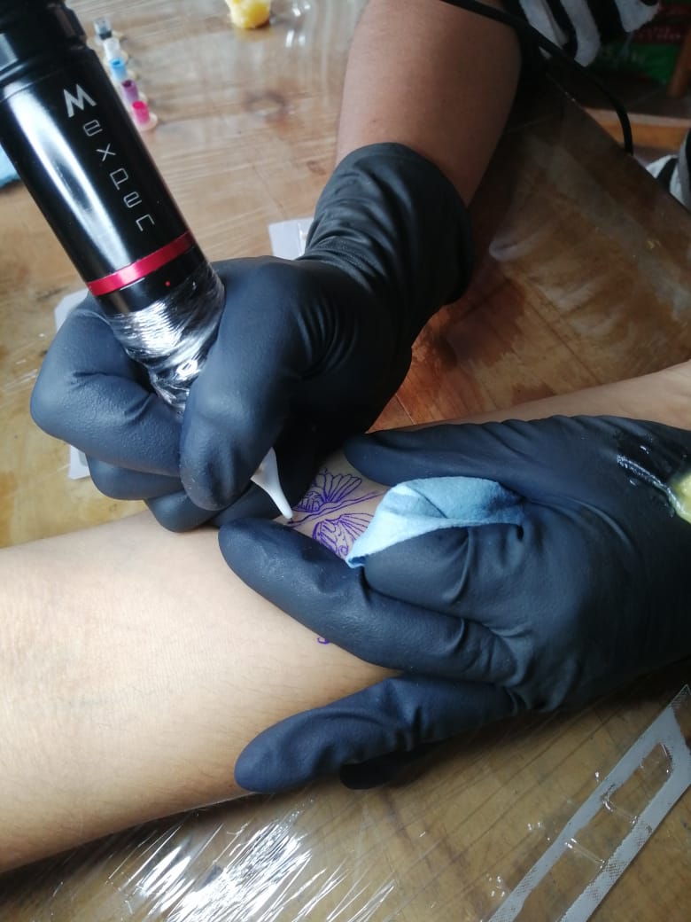 AlouquaTattoo's tweet photo. #TatuadoraCDMX
Todo lo que pueden apreciar en las imagenes es trabajo mío. Para ver más, hacer cotizaciones y citas vean el enlace en mi perfil.
Md únicamente para hacer tu cotización.
#AlouquaTattoo
#TattooPiercing #TatuajesyPerforaciones
#TattooArtist #CDMX https://t.co/JKeVO7VUZl